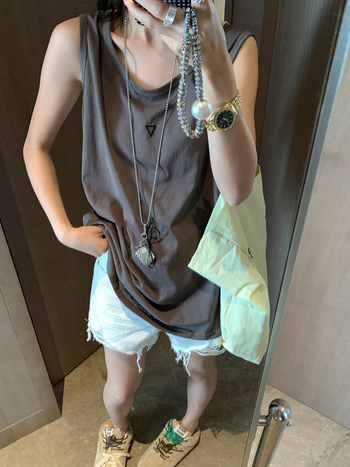 Ujjatlan mellény kerek nyakú, háromszög-hímzés, laza casual stílus, pamut-poliészter keverék, közepes hosszúságú