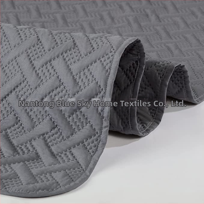 Всесезонен комплект покривка за завивка, три части, миещ се, плат от химическо влакно, пълнеж от обичайно влакно, тегло на завивката 2-3 jin