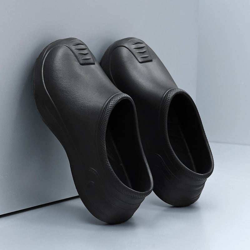Szakács cipő: vízálló, csúszásmentes, középső lábszármagasságú, slip-on, PU talp
