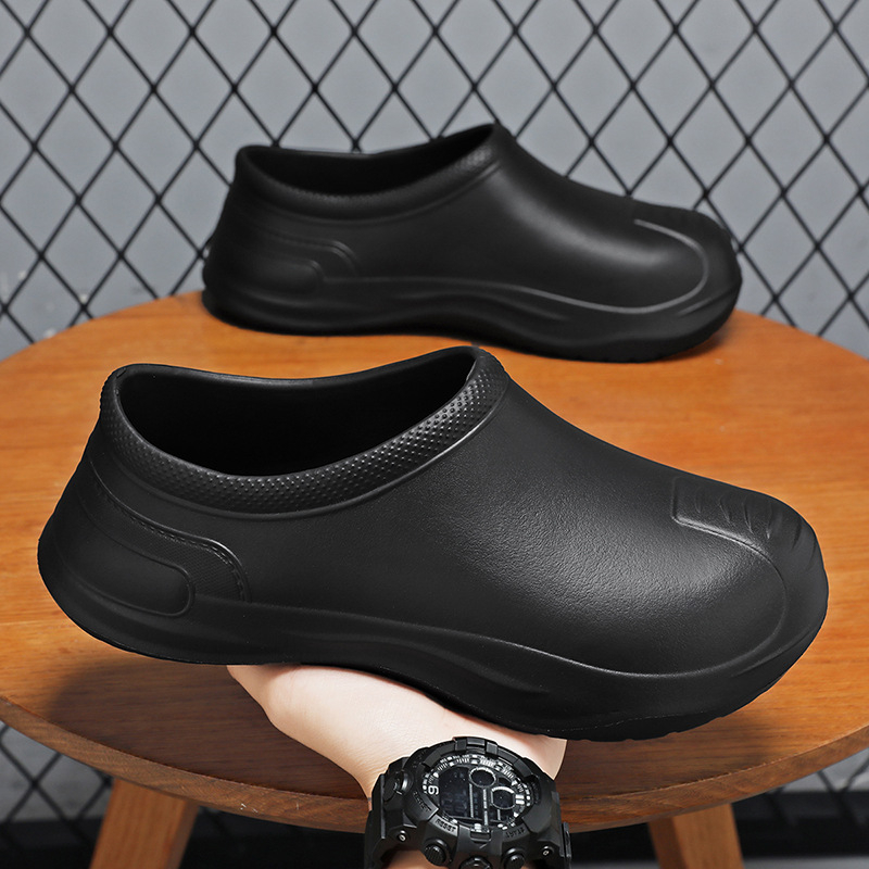 Szakács cipő: vízálló, csúszásmentes, középső lábszármagasságú, slip-on, PU talp