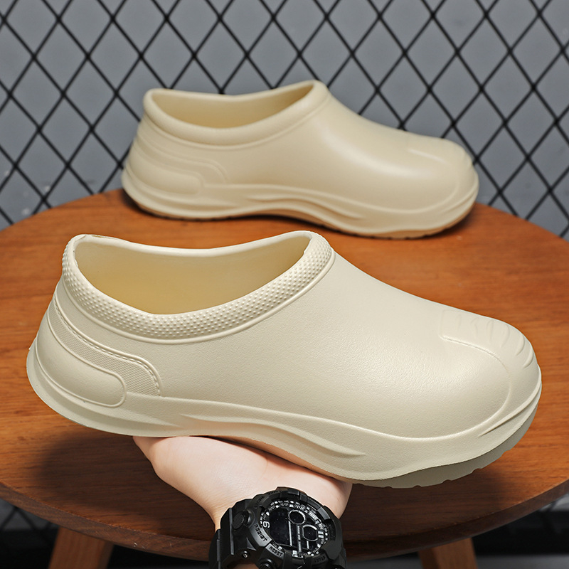 Szakács cipő: vízálló, csúszásmentes, középső lábszármagasságú, slip-on, PU talp