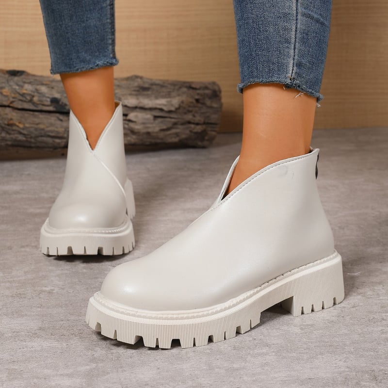 PU felső részű bokacipő, gumírozott talppal, kerek orrú, chunky sarok 3-5 cm