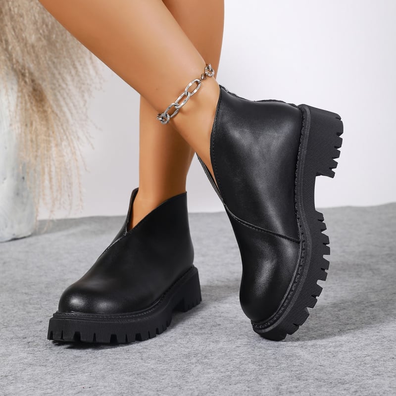 PU felső részű bokacipő, gumírozott talppal, kerek orrú, chunky sarok 3-5 cm