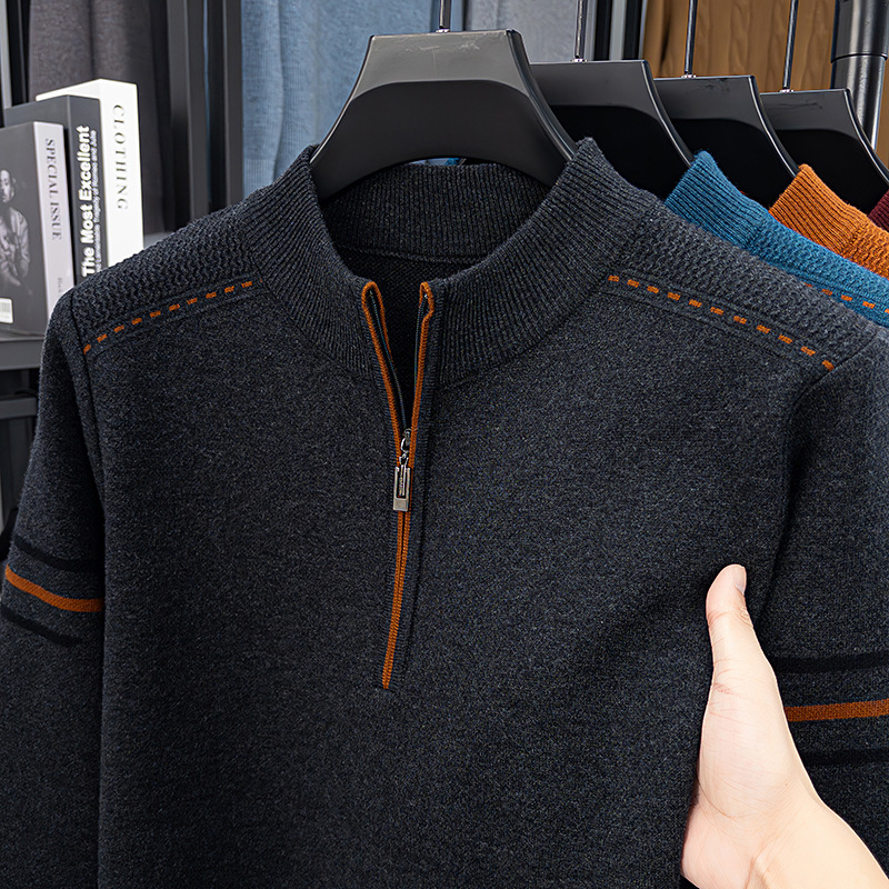 Zárható kötött pulóver cipzárral, áll-nyakkal, csíkos mintázat, vastag kötés, lazán szabott