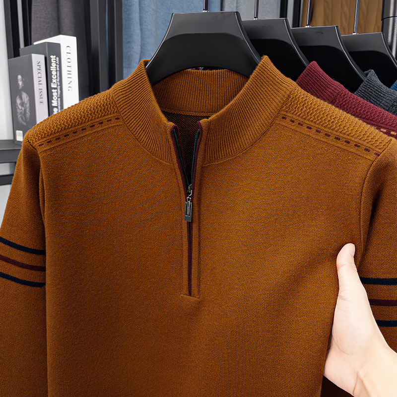 Zárható kötött pulóver cipzárral, áll-nyakkal, csíkos mintázat, vastag kötés, lazán szabott