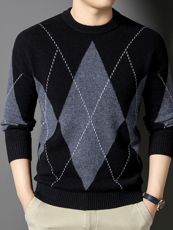 Мъжки пуловер от 100% вълна, кръгло деколте, свободен силует, диамантен мотив, есен 2025