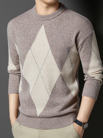 Мъжки пуловер от 100% вълна, кръгло деколте, свободен силует, диамантен мотив, есен 2025