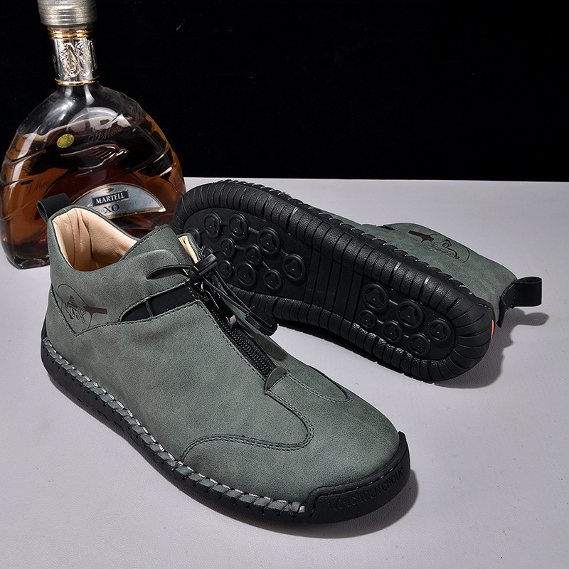 Martin batai – rankomis siūti, kvėpuojanti mikropluošto viršutinė dalis, gumos padas, kasdieniam stiliui, vidutinio aukščio