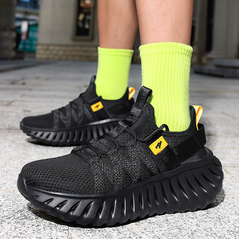 Férfi futócipők – Légáteresztő hálós felsőrész, ütéscsillapítás, fűzővel záródó, gumi talp