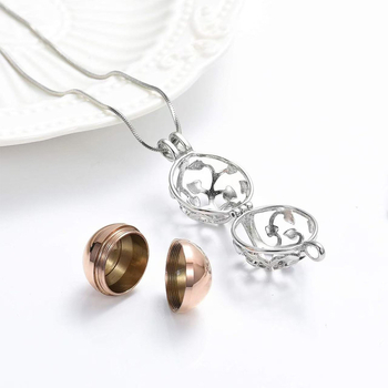 Κολιέ από ανοξείδωτο ατσάλι με ανοιγόμενο κρεμαστό τέφρας σε σχήμα κυκλικού Δέντρου της Ζωής