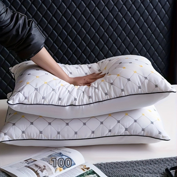 Stačiakampė kaklo pagalvės šerdis – minkšta, kvėpuojanti, skalbiama, užpildyta antibakterinėmis pluošto medžiagomis, aukšta atsparumas.