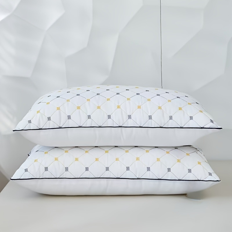 Stačiakampė kaklo pagalvės šerdis – minkšta, kvėpuojanti, skalbiama, užpildyta antibakterinėmis pluošto medžiagomis, aukšta atsparumas.