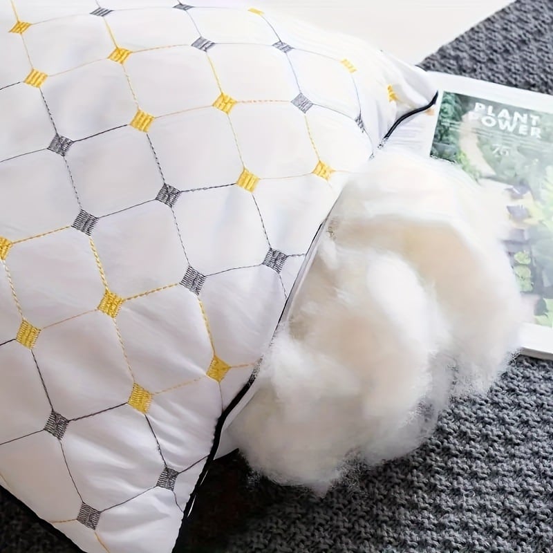 Stačiakampė kaklo pagalvės šerdis – minkšta, kvėpuojanti, skalbiama, užpildyta antibakterinėmis pluošto medžiagomis, aukšta atsparumas.