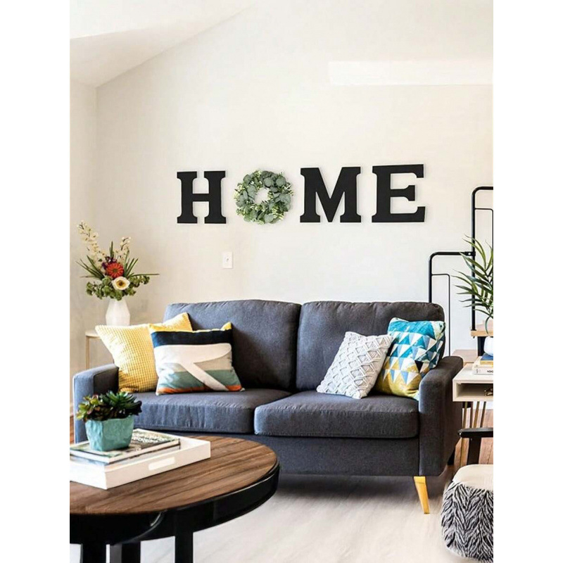 Висяща стенна табелка с венец и буква HOME – реквизит за декорация на помещения