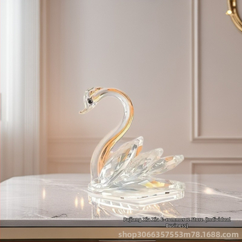 Kristāla gulbis – dekoratīva figūra, modernas minimalistiskā stila, gatavs dāvanai, iepakots kartona kastē.