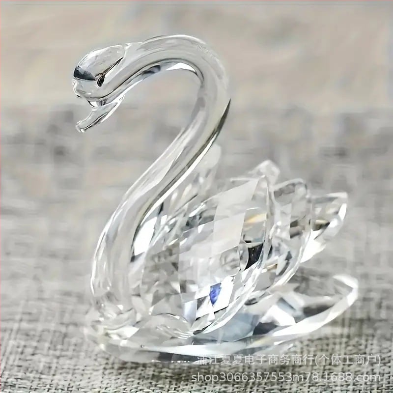 Kristāla gulbis – dekoratīva figūra, modernas minimalistiskā stila, gatavs dāvanai, iepakots kartona kastē.