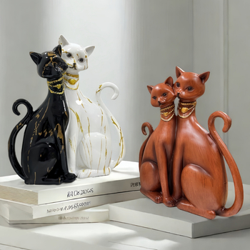 Фигура с две котки – модерна смолна изработка, офисен входен декор, подарък за сватба или нов дом