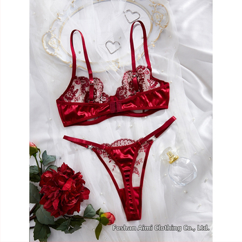 Σετ σουτιέν με 3/4 κύπελλο, σταθεροί διπλοί ιμάντες, πίσω κλείσιμο με τρεις σειρές γάντζων, αναπνεύσιμο πολυεστερικό ύφασμα 95–100%