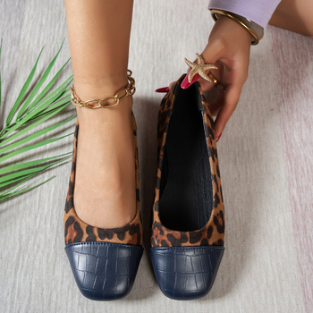 Γυναικείες φλατ slip-on με λεοπάρ patchwork, τετράγωνη μύτη, PU επάνω με λακωμένο δέρμα, σόλα από καουτσούκ