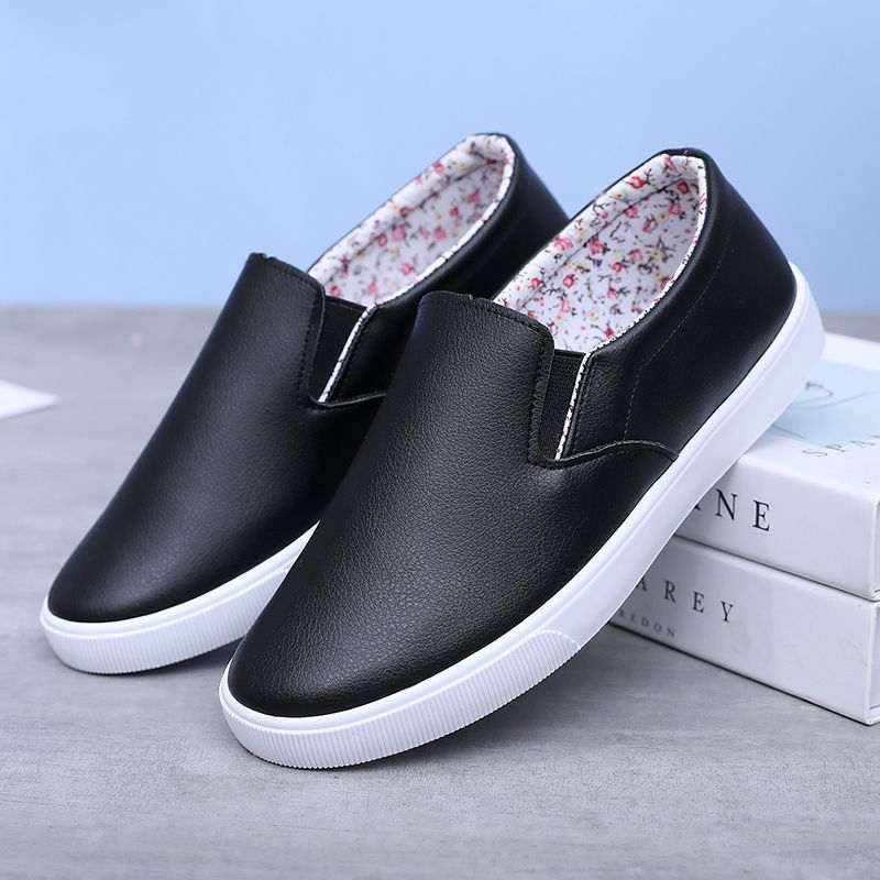 Sieviešu platē loaferi - zems augšējais daļas, apaļš purns, plastmasas zole, tekstila iekšējā odere, aizvēršana ar vienu kustību