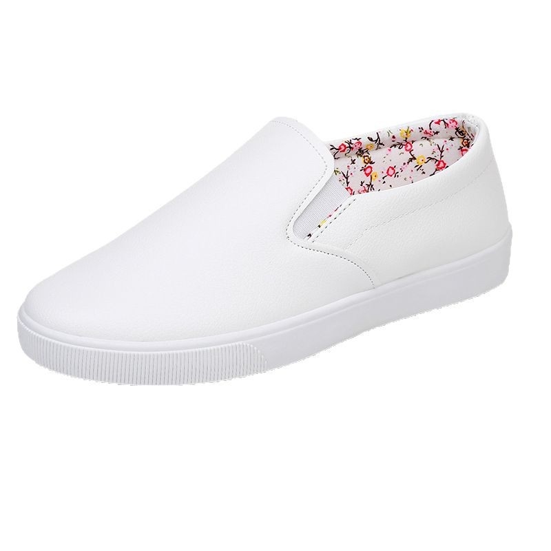 Sieviešu platē loaferi - zems augšējais daļas, apaļš purns, plastmasas zole, tekstila iekšējā odere, aizvēršana ar vienu kustību