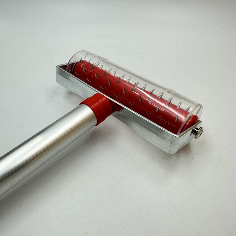 Εργαλείο απομάκρυνσης ταπετσαρίας με επεκτειόμενη λαβή από κράμα αλουμινίου και ρολό με ακίδες