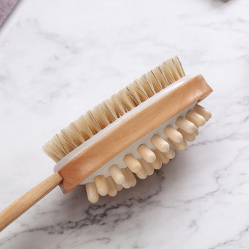 Διπλής όψεως βούρτσα μπάνιου με μακριά λαβή από συμπαγές ξύλο, ελαστικό αερομαξιλαράκι και τρίχες