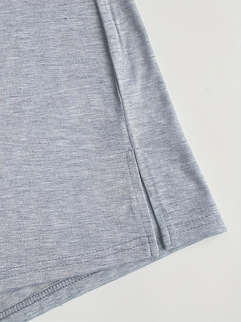 Γυναικείο πλεκτό σετ δύο τεμαχίων: τοπ χωρίς μανίκια με στρογγυλό λαιμό και παντελόνια καπρί με κορδόνι