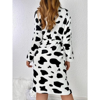 Miego komplektas su ilgomis rankovėmis, pūkuota pusfliso medžiaga, karvės odos raštas su gėlėmis, 2025 m. pavasaris