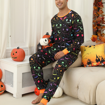 Σετ δύο τεμαχίων πιτζάμες από πολυεστέρα, ευρωπαϊκό και αμερικανικό στυλ, στρογγυλός λαιμός, περιεκτικότητα πολυεστέρα 90–95%, μεσαίο βάρος 181–200 g/m²