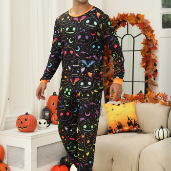 Σετ δύο τεμαχίων πιτζάμες από πολυεστέρα, ευρωπαϊκό και αμερικανικό στυλ, στρογγυλός λαιμός, περιεκτικότητα πολυεστέρα 90–95%, μεσαίο βάρος 181–200 g/m²