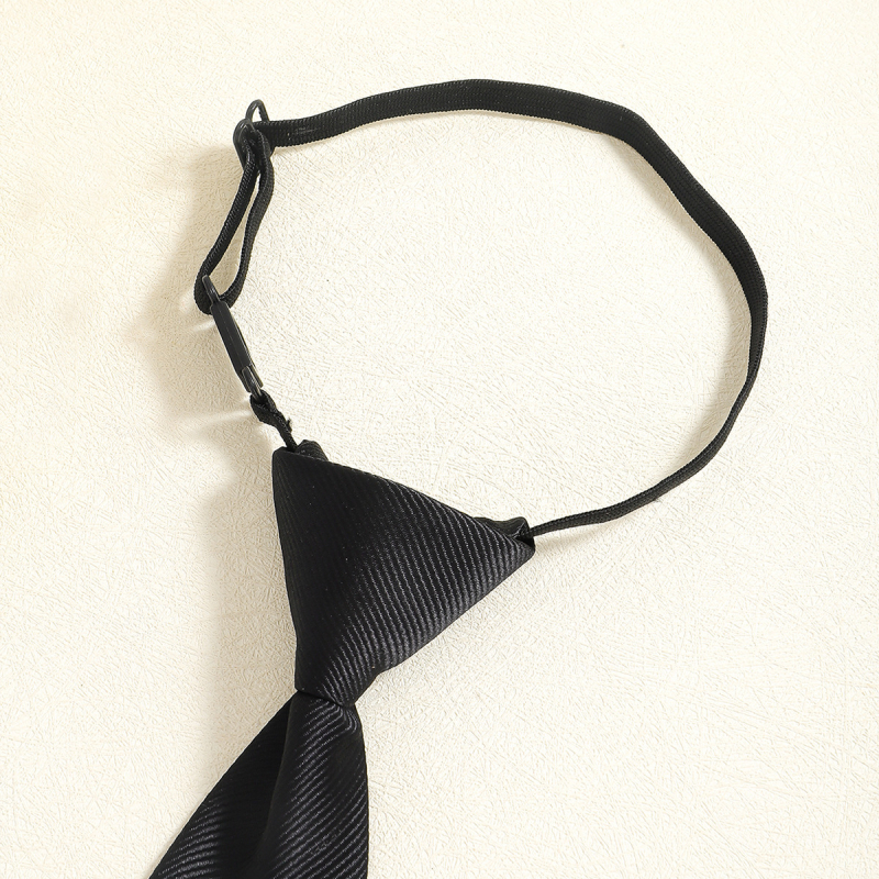 Yuxuan márkájú nyaklánc textil lánccal, virág alakú, ötvözet medál, 2025 őszén debütál, könnyed luxus stílus