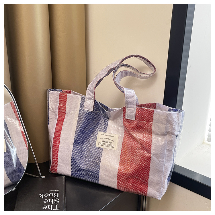 PVC torba preko ramena s velikim kapacitetom, izdržljiva i lagana (džepovi za telefon i osobnu iskaznicu, dvostruki remeni, podstava od poliestera)