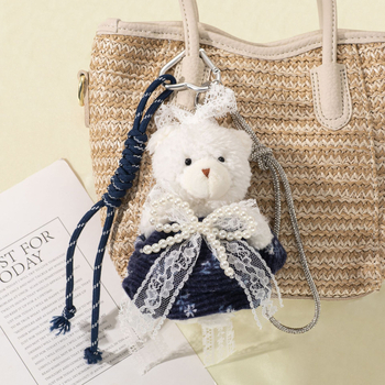 Плюшена мечешка ключодържател-висулка, принцески стил, панделка с имитационни перли