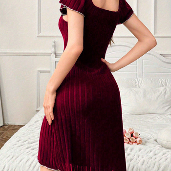 Ενιαίο κομψό νυχτικό για το σπίτι με ¾ μανίκια, τετράγωνος γιακά, πολυεστέρας, μεσαίας πυκνότητας ύφασμα