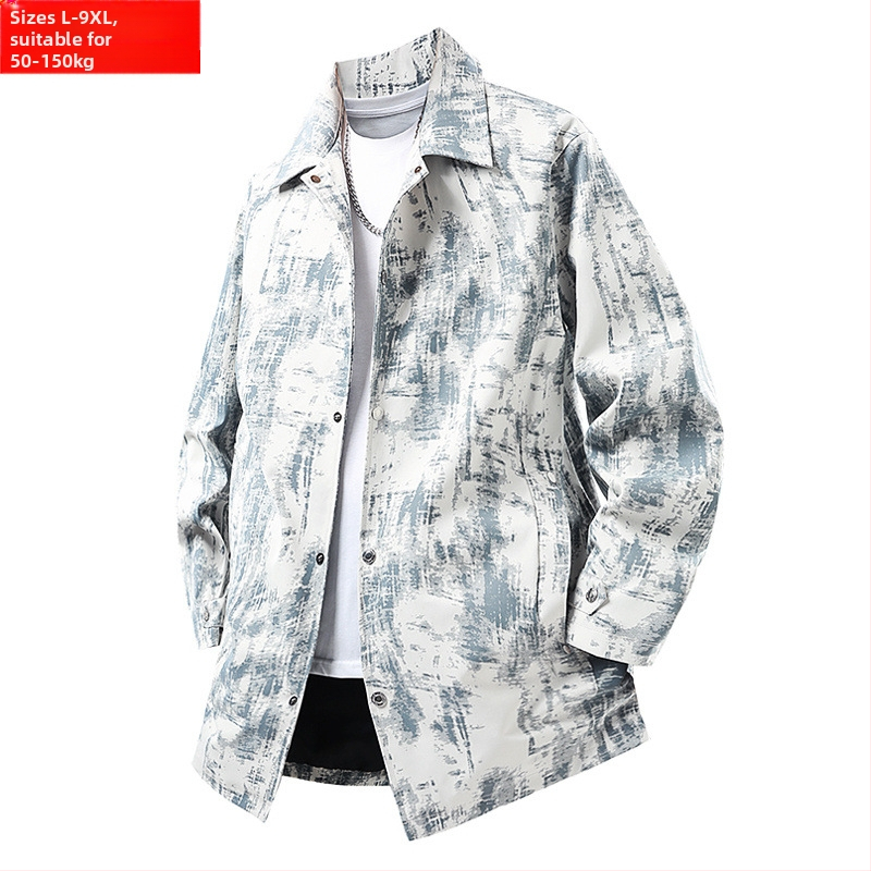 Palton camuflat, croială lejeră, lungime medie 65–80 cm, guler turn-down, închidere cu nasturi la față, material poliester, căptușeală poliester, stil Hong Kong