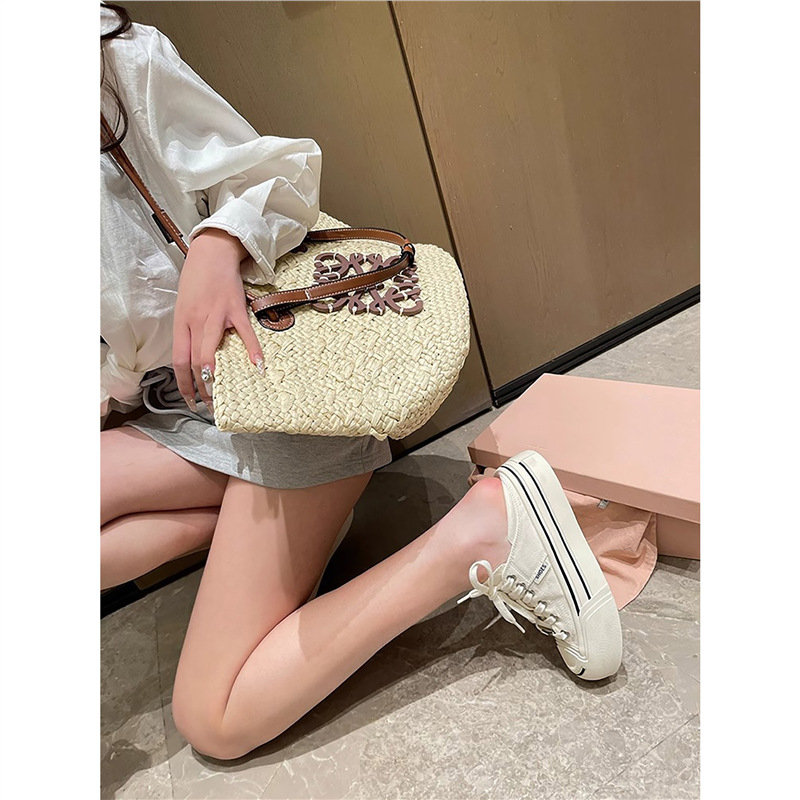 Дамски платнени обувки с рафия горна част, гумена подметка, без ток, връзки (Горна: рафия; Подметка: гумирана; Ток: без ток; Затваряне: връзки)