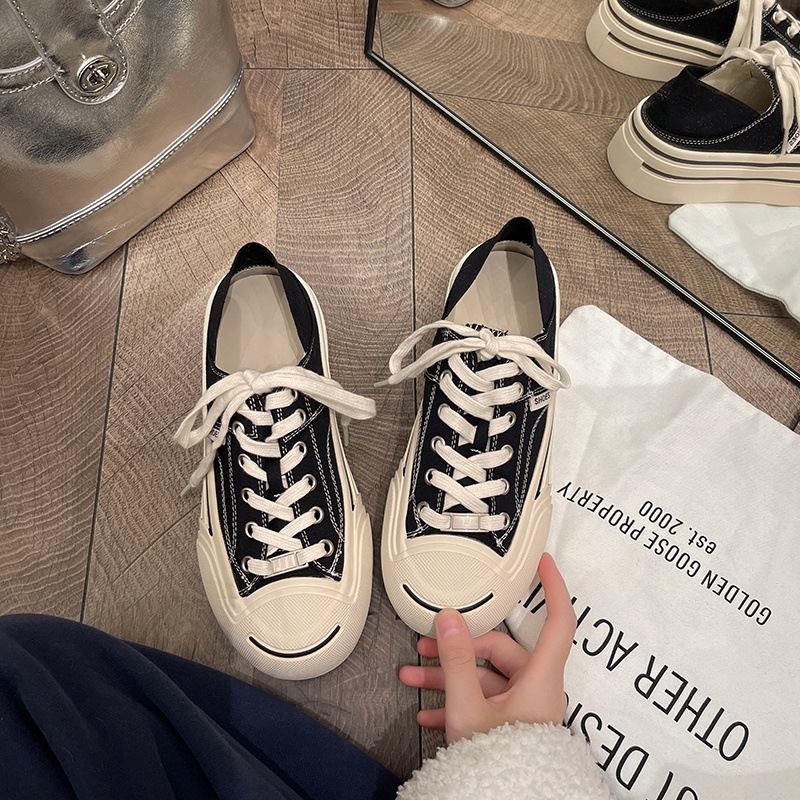 Дамски платнени обувки с рафия горна част, гумена подметка, без ток, връзки (Горна: рафия; Подметка: гумирана; Ток: без ток; Затваряне: връзки)