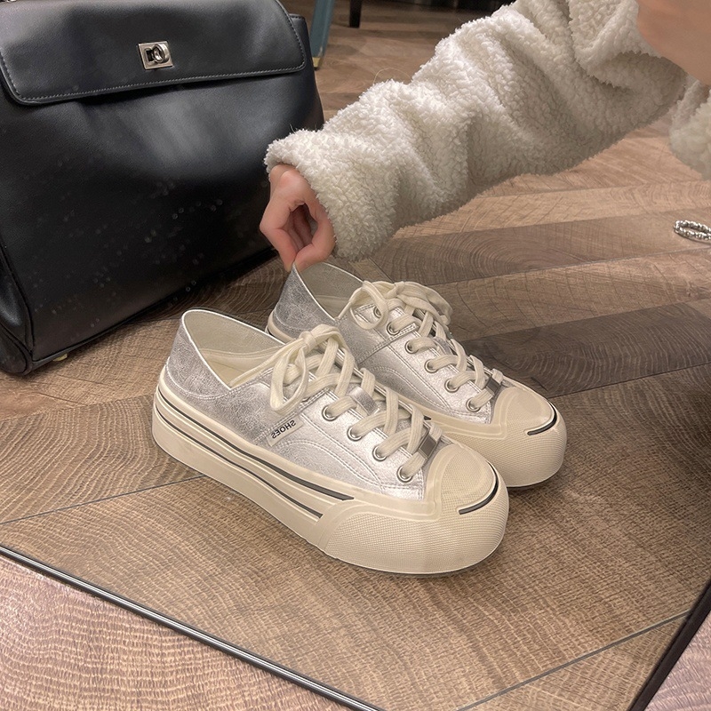 Дамски платнени обувки с рафия горна част, гумена подметка, без ток, връзки (Горна: рафия; Подметка: гумирана; Ток: без ток; Затваряне: връзки)