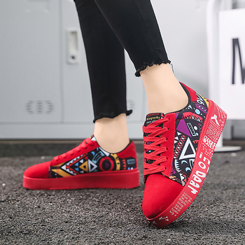 Αθλητικά παπούτσια από καμβά, με χαμηλό ύψος, στρογγυλή μύτη, κορδόνια, σόλα από καουκού χυτευμένη