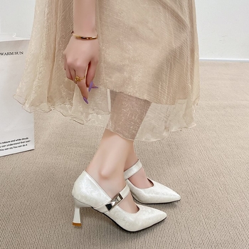 Γυναικείες γόβες Mary Jane με μυτερό δάχτυλο, ύψος φτέρνας 6–8 εκ., επάνω μέρος από Super fiber, σόλα από καουτσούκ