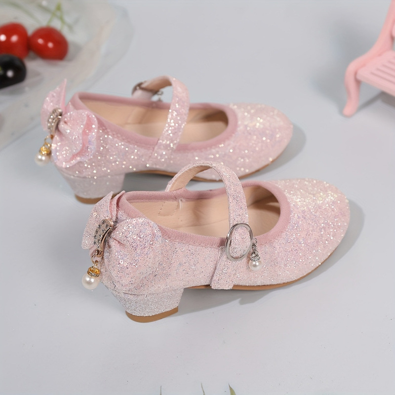 Gyermekek iskolai cipője, osztott lábujj, felső TPU, talp TPU, sarokmagasság >8 cm, himbáló talp