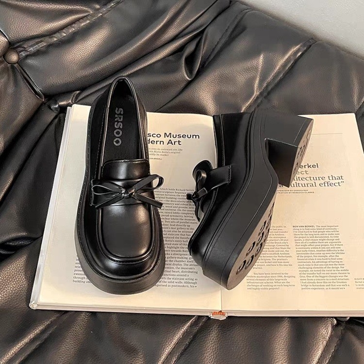 Mary Jane cipők PU felsőrésszel, gömbölyű orr, 6–8 cm vastag sarok, slip-on