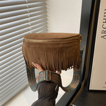 Τσαντάκι ώμου με φούντες, σε street-trend στυλ, ημικυκλικό σχήμα, φερμουάρ, επένδυση πολυεστέρα, μονή λουρί