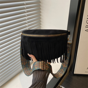 Τσαντάκι ώμου με φούντες, σε street-trend στυλ, ημικυκλικό σχήμα, φερμουάρ, επένδυση πολυεστέρα, μονή λουρί