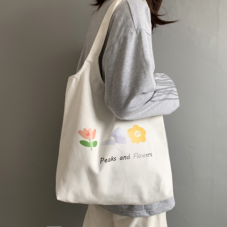 Női vászon vállon átvethető táska vest-stílusban, mágneszár, belső zsebek telefonhoz, azonosítóhoz és cipzáras rekeszhez