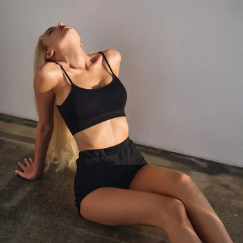 Σετ πιτζάμας δύο τεμαχίων: κορυφή χωρίς μανίκια με τιράντες и σορτς υψηλής μέσης, πολυεστέρας, 90–95% περιεκτικότητα σε πολυεστέρα, λεπτό ύφασμα, λαιμός τύπου U