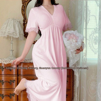 Σετ πιτζάμες γυναικών από μιλκ σιλκ – Ευρωπαϊκό και Αμερικανικό στυλ, δύο τεμάχια: τοπ χωρίς μανίκια με στρογγυλή λαιμόκοψη + κοντές παντελόνες, γλυκό φλοράλ μοτίβο