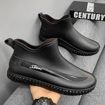 Vyriniai lietaus batai su neslidžia, atsparia gumine pado danga, fleece vidus, viršus iš sintutinės odos, žemas aukštis