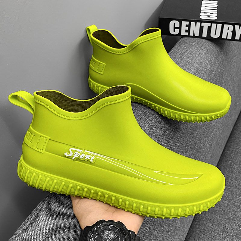 Vyriniai lietaus batai su neslidžia, atsparia gumine pado danga, fleece vidus, viršus iš sintutinės odos, žemas aukštis